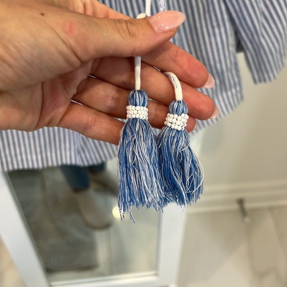 Club Monaco Small Off the shoulder blouse - Picture 2 of 10